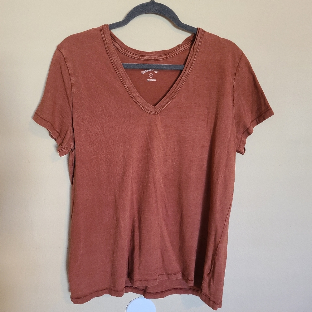 Universal Thread T-Shirt